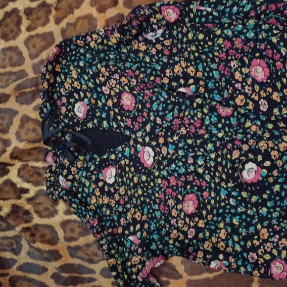 Top Shop blouse, cute floral pattern. Size 4 - Picture 4 of 8